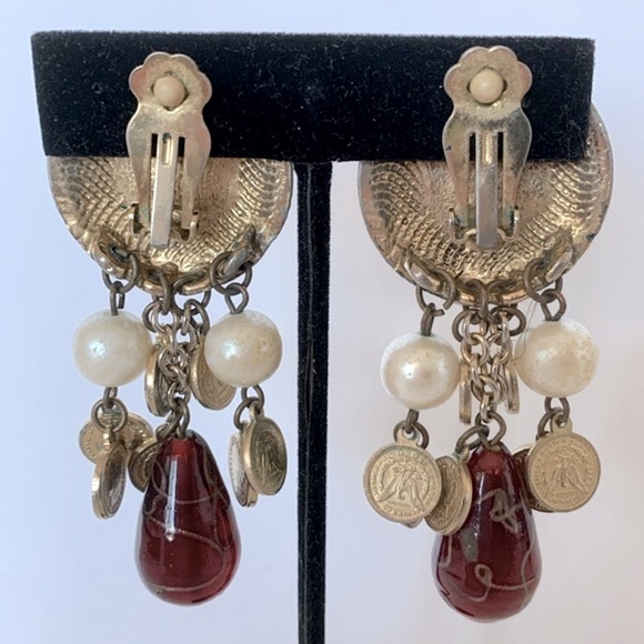 Vintage 80s Gold tone drop earrings with mini coins and faux pearls - Picture 3 of 8